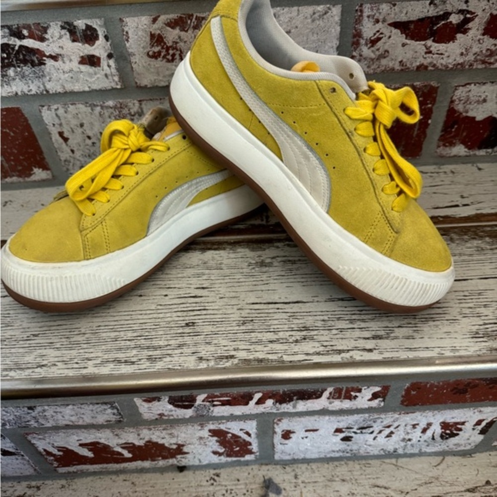PLATFORM PUMAS🤩EUC🤩only worn a few times/ LOTS of life left in these gems!!